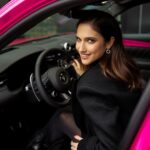 Lodovica Comello Instagram - Facciamo che la noia la lasciamo per la prossima vita 😉🔥💞 #Maserati sa come trasformare l’ordinario in straordinario, portando la magia di Barbie su 4 ruote. #MaseratiGrecale #EverydayExceptional @maserati_italia #Adv Milan, Italy