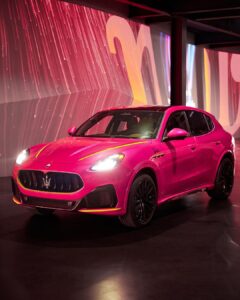 Lodovica Comello Instagram - Facciamo che la noia la lasciamo per la prossima vita 😉🔥💞 #Maserati sa come trasformare l’ordinario in straordinario, portando la magia di Barbie su 4 ruote. #MaseratiGrecale #EverydayExceptional @maserati_italia #Adv Milan, Italy