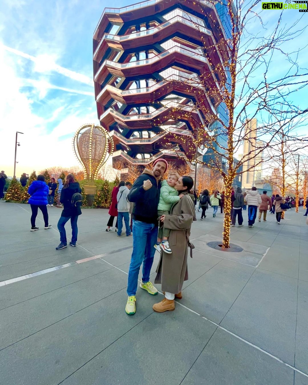 Lodovica Comello Instagram - High five, Santa! 🙌🏻 New York City , America