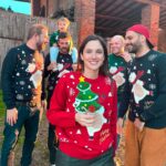 Lodovica Comello Instagram - L’International Jumper Day acquista un significato più speciale se puoi condividerlo con i tuoi amici indossando il Christmas Jumper di OVS per Save The Children ❤️ Quanti come noi oggi?? #ChristmasJumperDay #adv @ovspeople @savethechildrenitalia