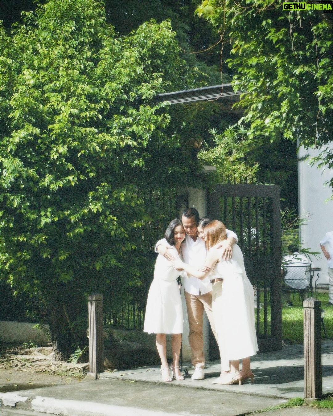 Loisa Andalio Instagram - Paraiso Family 😭🤍 signing off… MARAMING SALAMAT!!!!!!! #PPPAngHulingLaro #PiraPirasongParaiso @dreamscapeph @tv5manila @abscbn @iwanttfc