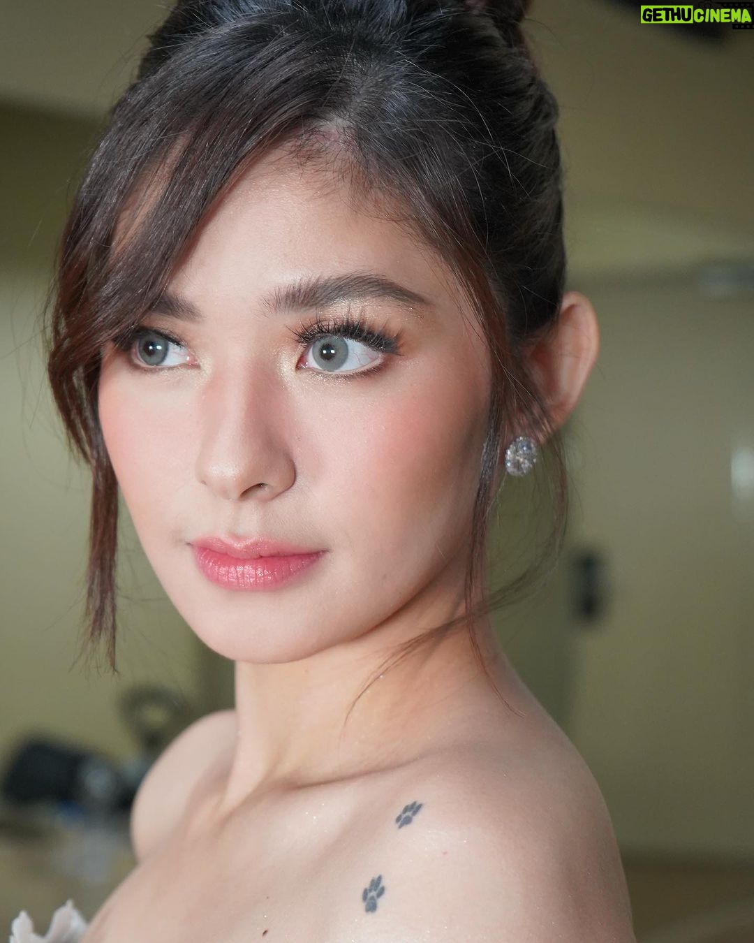 Loisa Andalio Instagram - #PiraPirasongParaiso Mediacon 🤍🖤 Maraming salamat sa lahat ng sumuporta at nakasama namin simula Day 1, sana po samahan niyo kami hanggang sa huling 9 araw! Maraming salamat po mga Kapamilya at Kapatid! Forever grateful 🌈