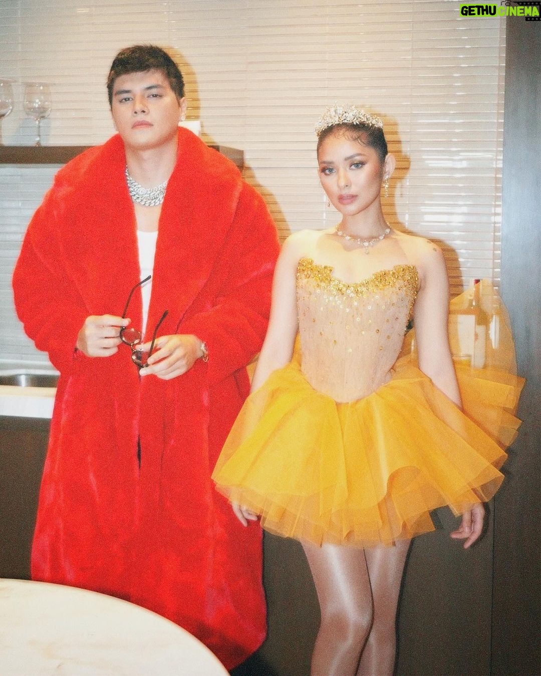 Loisa Andalio Instagram - Perfect match in red and gold 👑💋 @rbchanco @angeljamelarin_hair @icavillanueva @aaronmangsat