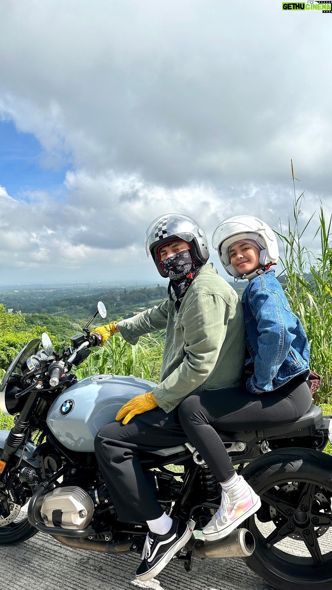 Loisa Andalio Instagram - morning date ☕️☁️💜✨🏍️🌅