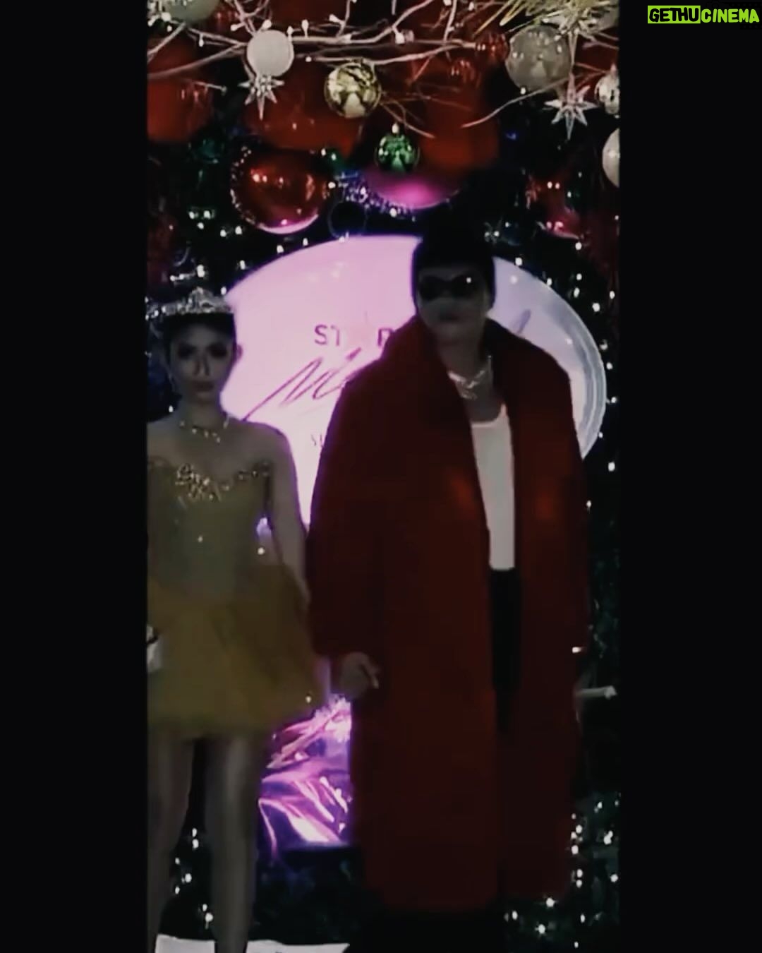 Loisa Andalio Instagram - Perfect match in red and gold 👑💋 @rbchanco @angeljamelarin_hair @icavillanueva @aaronmangsat
