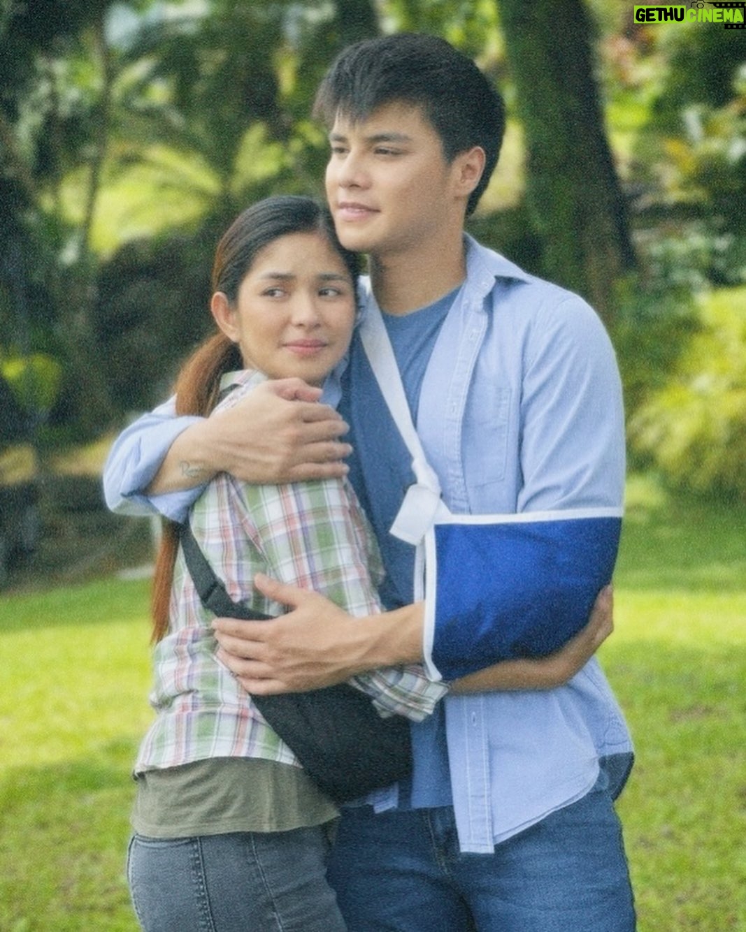 Loisa Andalio Instagram - Baby x Jonaf official na! 🙈🤝🏻💚 abangan mamaya 2:30 pm #PiraPirasongParaiso 🧩📺