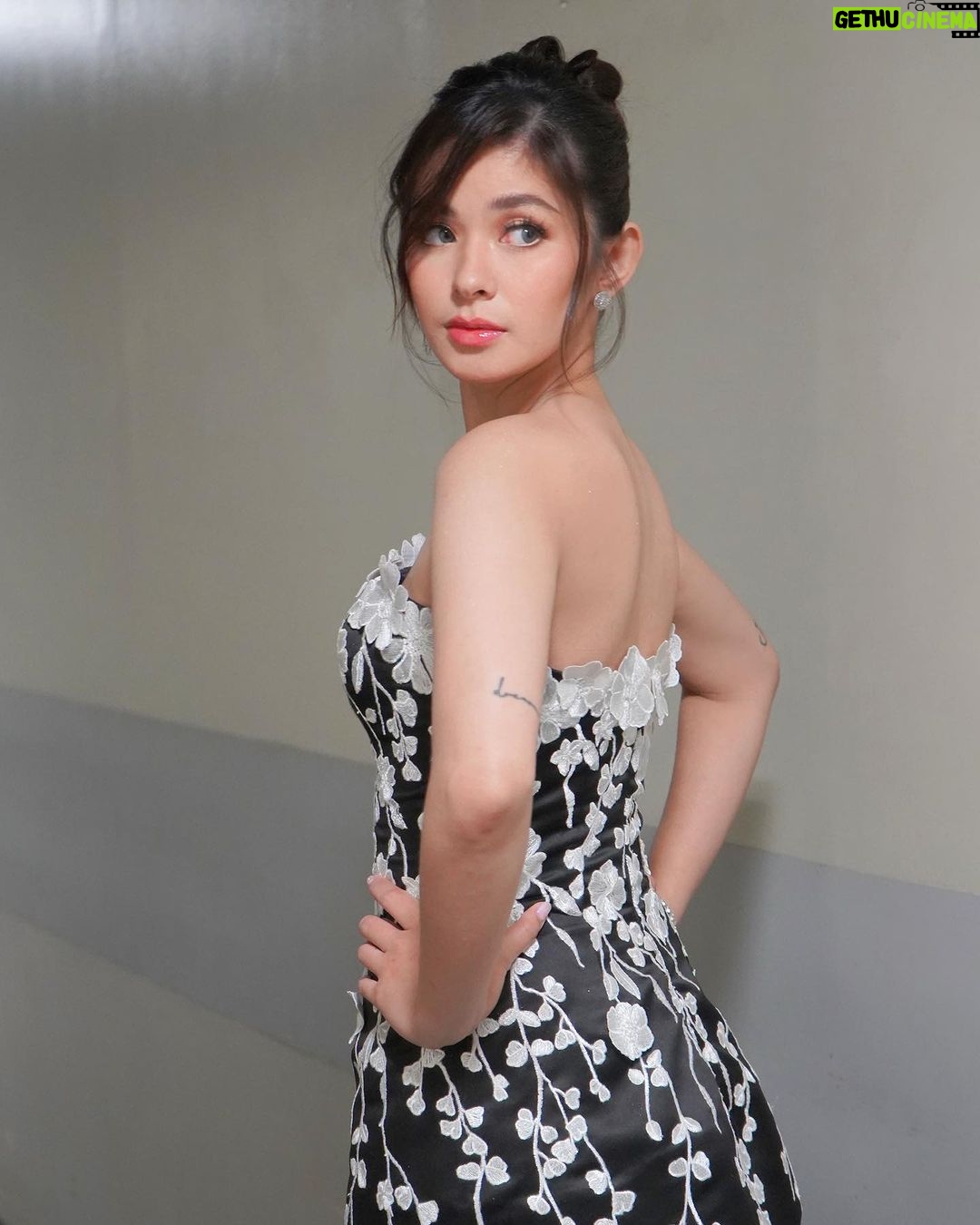 Loisa Andalio Instagram - #PiraPirasongParaiso Mediacon 🤍🖤 Maraming salamat sa lahat ng sumuporta at nakasama namin simula Day 1, sana po samahan niyo kami hanggang sa huling 9 araw! Maraming salamat po mga Kapamilya at Kapatid! Forever grateful 🌈
