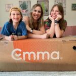 Lorena Queiroz Instagram - A briga pra ver quem vai dormir na cama maior acabou!!!! A gente resolveu tudo isso com uma cama novinha da @emmacolchoes .Eu escolhi o colchão Premium Hybrid que é muito confortável, tem 10 anos de Garantia e 100 noites de teste. Eu já dormi na minha cama nova e está super aprovada!!!