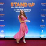 Lorena Queiroz Instagram - Dia de pré estreia de @standupofilme . Acho que meu sorriso diz tudo né pessoal?! Eu tô muito feliz!!!!! Eu amei o filme , amei a minha família, amei poder ver a estreia do Enrico , amei tudo!!!!!! 📸 @betomellaofoto
