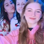 Lorena Queiroz Instagram - HEYY MACARENA !! Com elas é só bagunça! 😜