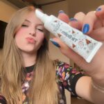 Lorena Queiroz Instagram - Arrume -se comigo junto com a @tikbalmbr . Gente, pensa em um hidratante labial incrível!!!! Eles tem o melhor gosto e cheirinho do mundo, e o melhor de tudo é que não é testado em animais. D + né? #tikbalm #publi