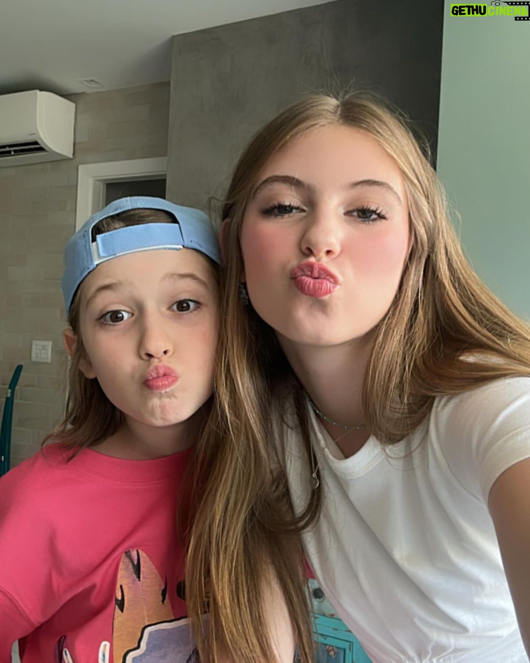 Lorena Queiroz Instagram - Happy birthday Enrico, aproveita muito o seu dia que vc tava tão ansioso p chegar, obrigada por ser esse irmão fofo, engraçado e o melhor irmão do mundo! Vc é um presente que Deus me deu e eu tenho muito orgulho de vc! Que Deus te abençoe e te proteja sempre! TE AMO MUITO!!!! 🫶🏻🫶🏻🫶🏻🫶🏻