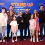 Lorena Queiroz Instagram - Dia de pré estreia de @standupofilme . Acho que meu sorriso diz tudo né pessoal?! Eu tô muito feliz!!!!! Eu amei o filme , amei a minha família, amei poder ver a estreia do Enrico , amei tudo!!!!!! 📸 @betomellaofoto