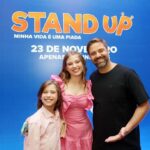 Lorena Queiroz Instagram - Dia de pré estreia de @standupofilme . Acho que meu sorriso diz tudo né pessoal?! Eu tô muito feliz!!!!! Eu amei o filme , amei a minha família, amei poder ver a estreia do Enrico , amei tudo!!!!!! 📸 @betomellaofoto