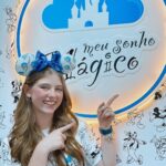 Lorena Queiroz Instagram - Bora pra Disney comigo e meu amigo @theomedon em Janeiro de 2024?? Nosso grupo será guiado pela @meu.sonho.magico * Adolescentes a partir de 12 anos, podem viajar desacompanhados dos responsáveis, na companhia dos guias da agência. * Fale com um consultor no WhatsApp (11)937701313