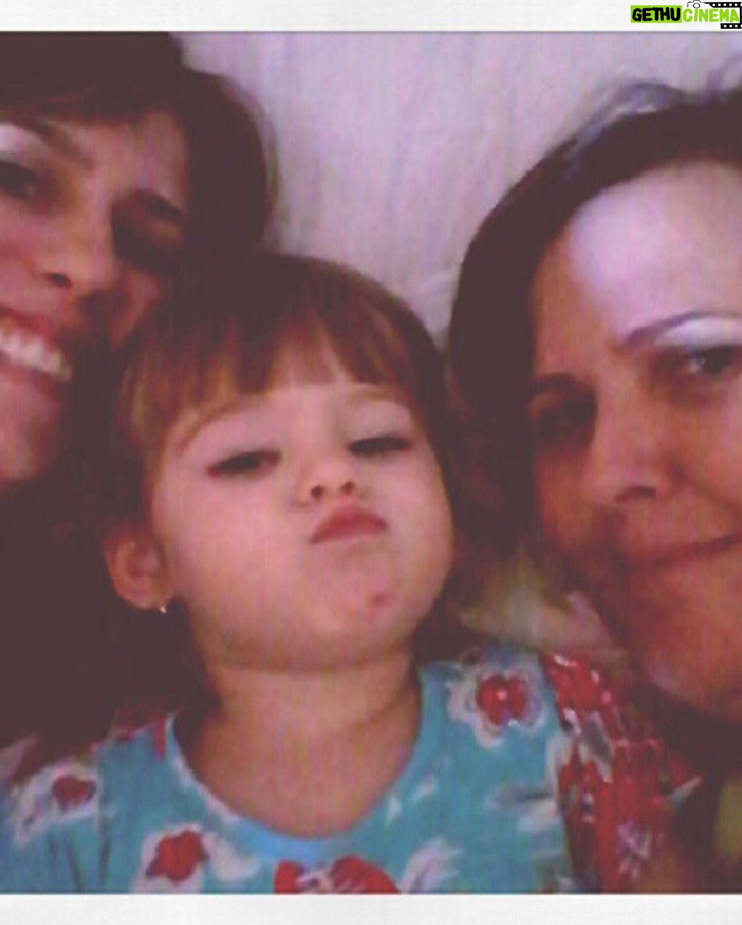 Lorena Queiroz Instagram - MÃE!!! Chegou o seu dia e eu to passando aqui p te desejar PARABÉNS! Obrigada por sempre estar do meu lado, me apoiando, batalhando pelas nossas conquistas, obrigada por ser essa mãe gata, maravilhosa, que me ensinar, me ajuda, minha parceira p tudo, saiba que vc é a melhor mãe do mundo. Vc é um dos melhores presente de Deus me deu! Que a gente tenha muitos, e muitos anos de vida juntas, que Deus te abençoe e te ilumine, ilumine o seu caminho e muito sucesso! Eu to aqui com vc sempre! Aproveita muito o seu dia pq vc merece!!!! EU TE AMO MUITO!!!!!! 🫶🏻 @gabiqueiroz20