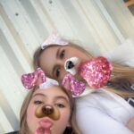 Lorena Queiroz Instagram - MÃE!!! Chegou o seu dia e eu to passando aqui p te desejar PARABÉNS! Obrigada por sempre estar do meu lado, me apoiando, batalhando pelas nossas conquistas, obrigada por ser essa mãe gata, maravilhosa, que me ensinar, me ajuda, minha parceira p tudo, saiba que vc é a melhor mãe do mundo. Vc é um dos melhores presente de Deus me deu! Que a gente tenha muitos, e muitos anos de vida juntas, que Deus te abençoe e te ilumine, ilumine o seu caminho e muito sucesso! Eu to aqui com vc sempre! Aproveita muito o seu dia pq vc merece!!!! EU TE AMO MUITO!!!!!! 🫶🏻 @gabiqueiroz20