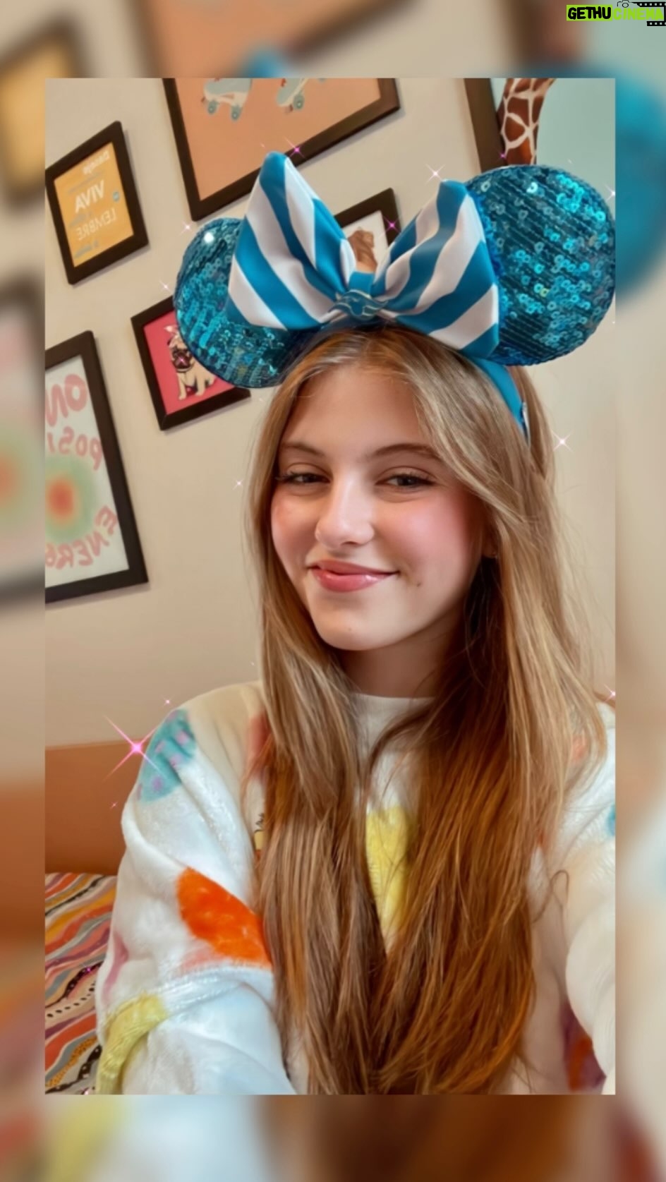 Lorena Queiroz Instagram - #TBT mais que especial ainda mais que agora eu vou para a DISNEY ORLANDO com a @meu.sonho.magico em Janeiro de 2024 e você pode vir com a gente 🥰 Será uma viagem INCRÍVEL com muita DIVERSÃO em terras mágicas! Conheça o PACOTE guiado: ✨Aéreo ida e volta SP x ORLANDO (Adaptamos para sua região) ✨Hospedagem 9 noites ROSEN INN ✨Transfers privativo ✨4 Parques DISNEY ✨2 Parques UNIVERSAL ✨Tour de compras WALMART ✨Tour de compras PREMIUM OUTLET ✨Tour de compras FLÓRIDA MALL ✨Tour de compras ROSS/FIVE BELLOW/DOLLAR TREE ✨Passeios DISNEY SPRINGS e CITYWALK ✨Seguro 65mil dólares ✨Guiamento tempo integral ✨Acompanhamento de menor ✨Assessoria passaporte e visto ✨Suporte e reunião pré-embarque ✨Kit viagem ☎️ Fale com um consultor MSM WhatsApp 11 93770 1313 AGÊNCIA 11 4990 7500 www.meusonhomagico.com.br