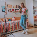 Lorena Queiroz Instagram - #MeuMomentoPinkCats favorito é fazer fotos e vídeos pra vocês . Ahh também amo um bom livro. E vocês? Me contem aqui qual é seu momento favorito postando uma foto bem legal marcando a @pinkcatsoficial e a #MeuMomentoPinkCats