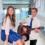 Lorena Queiroz Instagram - A atriz e cantora Lorena Queiroz (@lorenaqueiroz ) inicia, além da adolescência, uma nova fase em sua carreira musical. Seu primeiro passo vem com a canção Crush, que falará sobre as primeiras paixões da adolescência. O clipe do título já vem com uma surpresa para os fãs: o par romântico da artista será Théo Medon (@theomedon ), estrela de Poliana Moça. "Sempre tive meus crushs e acho que todo mundo que tem a minha idade, ou que está vivendo a mesma fase que eu, tem essas paixõezinhas..." Confira detalhes nos stories! 📷 Natália Bortolot