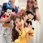 Lorena Queiroz Instagram - Olha a felicidade da galera lembrando que falta menos de 1 mês pra nossa viagem pra Disney com @meu.sonho.magico .