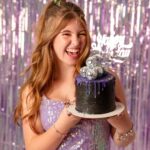 Lorena Queiroz Instagram - Ensaio pré festa do jeitinho que vocês gostam! Hoje vai ter comemoração sim!!!! Gostaram do tema?!