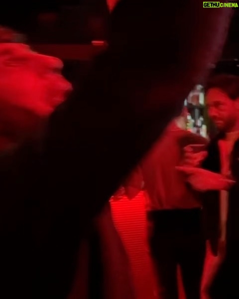 Lorenzo Ostuni Instagram - Non sono più il primo youtuber in Italia, festeggiamo 🎉
