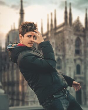 Lorenzo Ostuni Instagram - Come mi vede mia madre coi capelli corti / Come mi vedo io