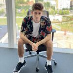 Lorenzo Ostuni Instagram - io un secondo dopo il vaccino quando vedo che il Green Pass non è ancora arrivato