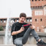Lorenzo Ostuni Instagram - Viaggiare, vedere posti unici e vivere esperienze diverse è qualcosa di impagabile. Adesso è il vostro momento per contribuire alla guida di viaggio per i gamer: pubblicate un post con il vostro luogo del cuore per giocare con #GameNow, taggando me e @vodafoneit #ad Milan, Italy