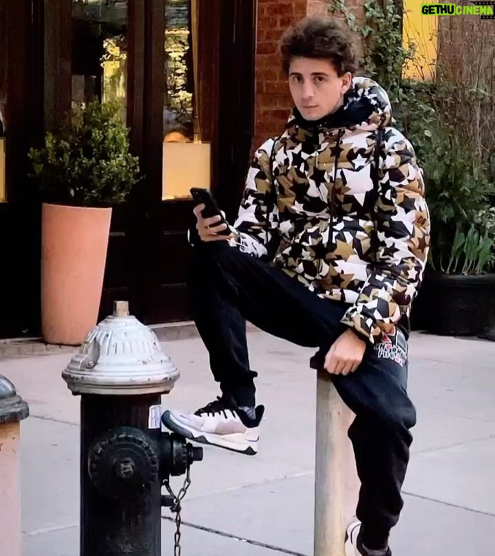 Lorenzo Ostuni Instagram - end of the year photo dump