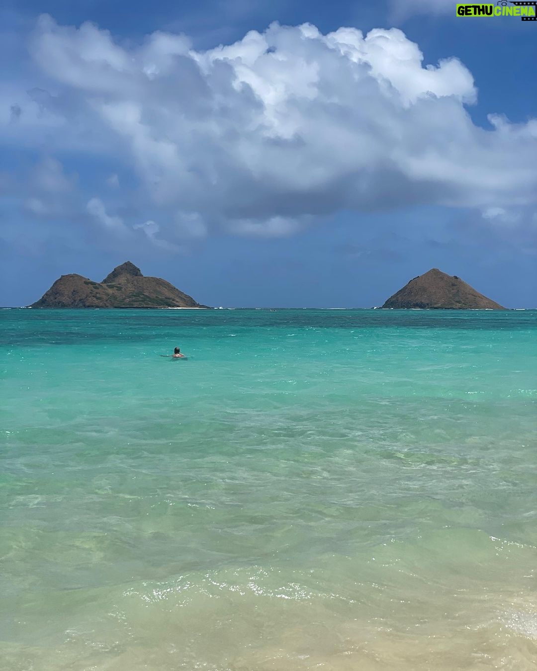 Lorenzo Ostuni Instagram - Come sono realmente le Hawaii 🏝 Prima parte online ora sul canale, fatemi sapere che ne pensate ✌🏻