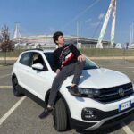 Lorenzo Ostuni Instagram - Finalmente posso sfoggiare la mia nuova sedia da gaming. È appena uscito il video dove la guido, you can’t miss it.