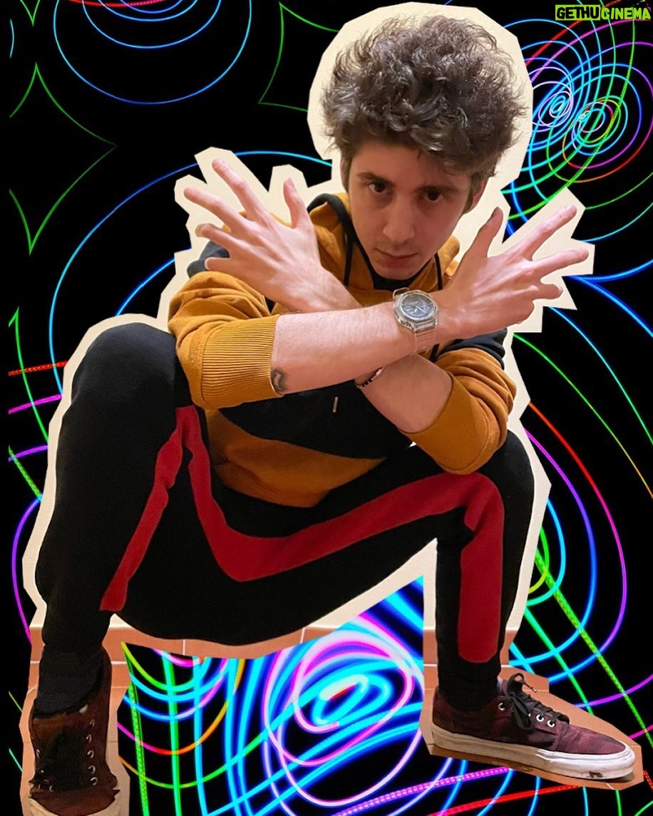 Lorenzo Ostuni Instagram - Quando indossi il G-SHOCK Skeleton sei proiettato direttamente nel futuro. Infatti mi é cambiato lo sfondo se ci fate Casio #GSHOCKSKELETON #PLAYSTRONGERTOGETHER #GSHOCK