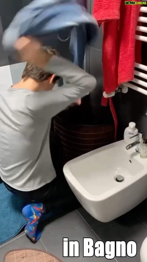 Lorenzo Ostuni Instagram - Così non perdo più niente. Grazie @vodafoneit #ad