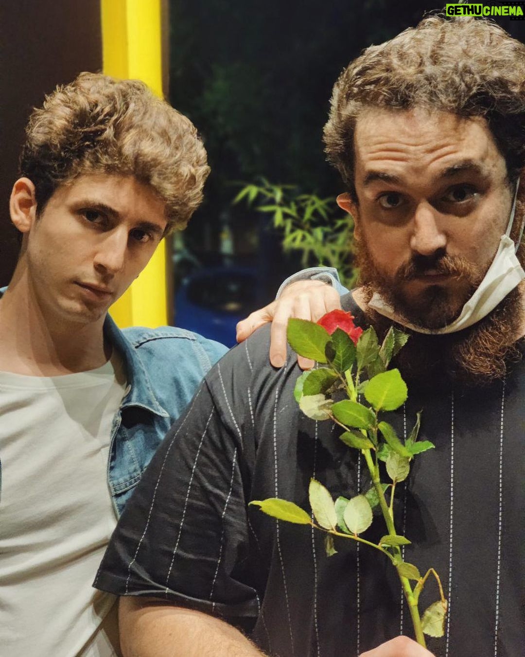 Lorenzo Ostuni Instagram - una rosa per il mio amico Marco