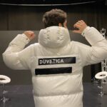 Lorenzo Ostuni Instagram - Così mamma è sicura che non prendo freddo. @duveticaofficial #duveticaslashgeneration  #duveticaunexpected
