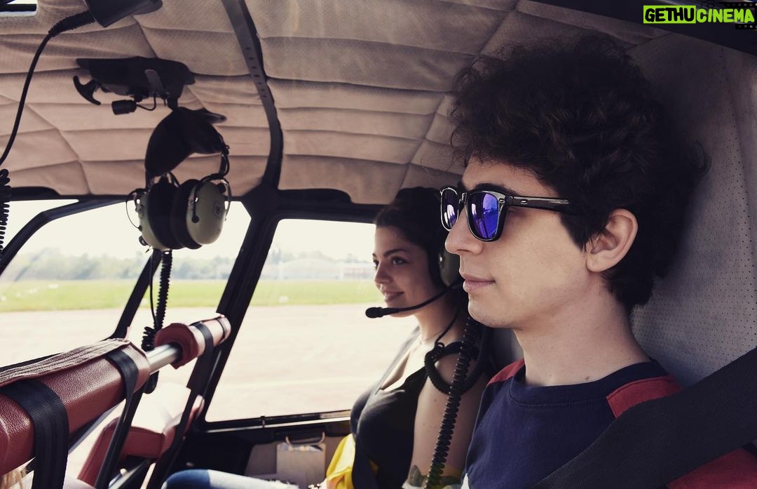 Lorenzo Ostuni Instagram - Te vai pure in macchina 🚁 Venice, Italy