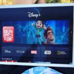 Lorenzo Ostuni Instagram - Se volete sentire la mia soave voce mentre siete appoggiati ad un albero, vi basta portare in vacanza l’iPad con @disneyplusit e mettere Ralph Spacca Internet, così spargete la mia voce per il mondo e diventerò immortale come l’albero #disneyplus #adv