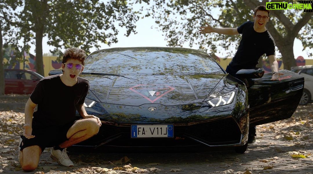 Lorenzo Ostuni Instagram - Rare foto di me e Fil mentre andiamo a fare la spesa