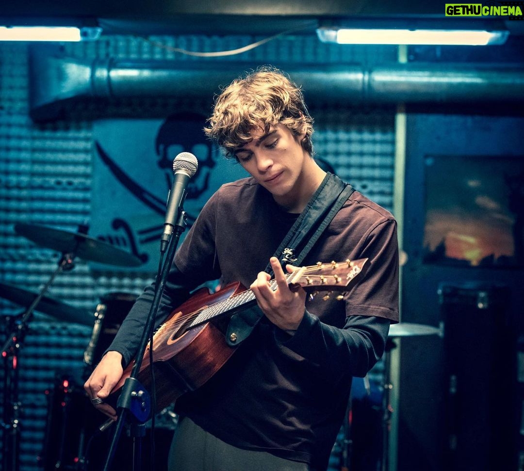 Lorenzo Zurzolo - 337K Likes - MORRISON ! Da oggi al cinema ! 🤟❤️
Grazie a @tiromancinoofficial @pegasusproduzioni @visionfilmdistribution @universalpicturesita