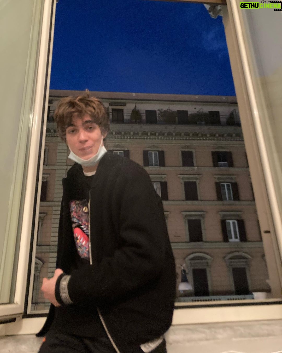 Lorenzo Zurzolo - 327.1K Likes - 🎄🎄🎄