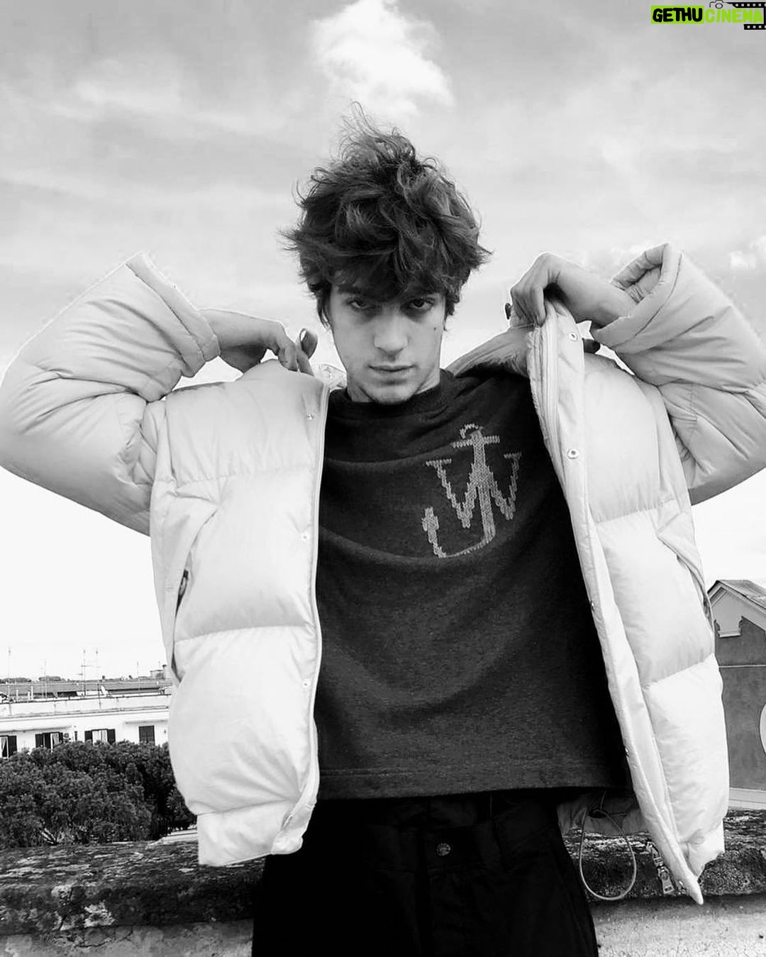 Lorenzo Zurzolo - 303.7K Likes - @moncler @jw_anderson
#monclergenius #monclerjwanderson #ad