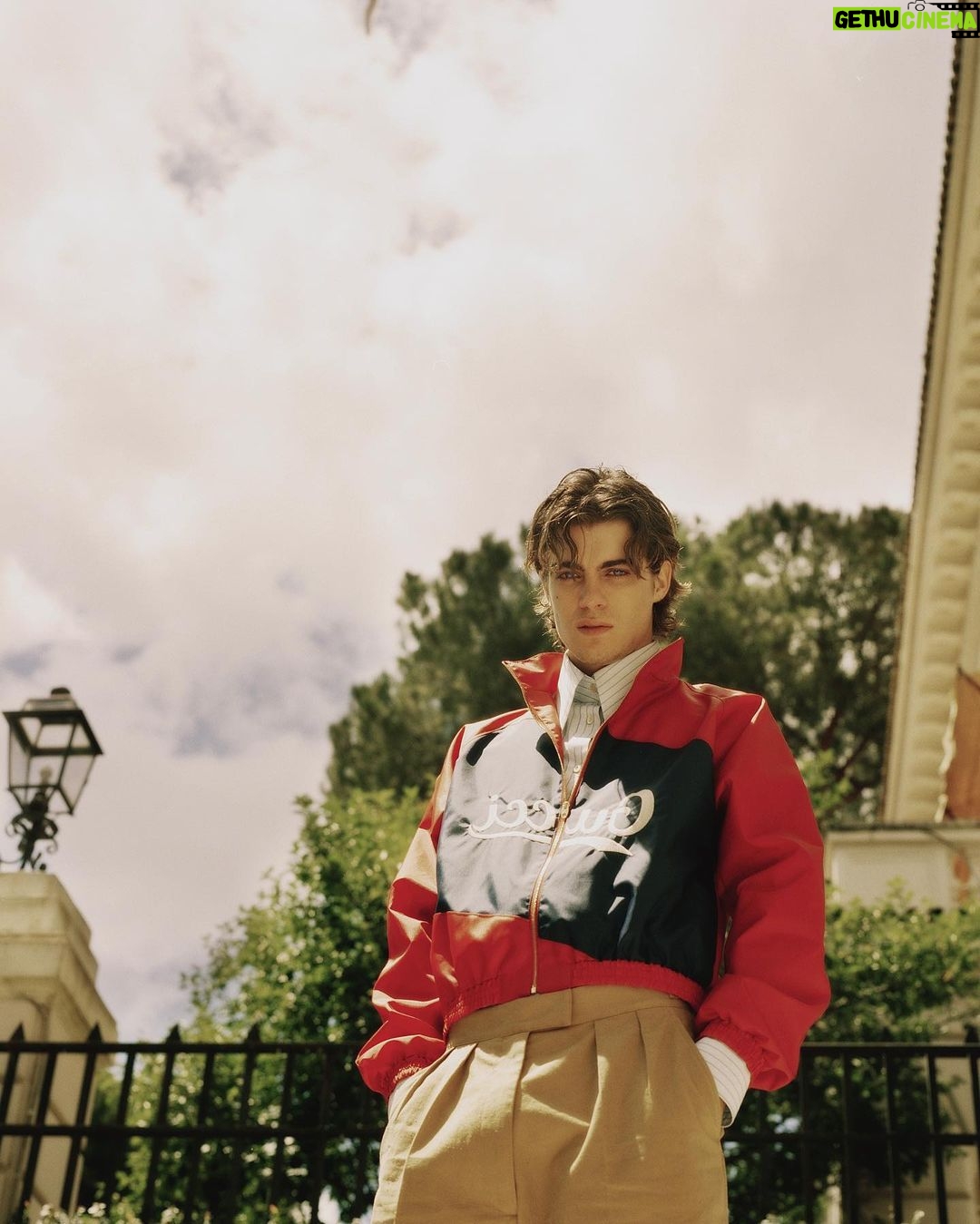 Lorenzo Zurzolo - 308.4K Likes - Grazie a @antoniodicorato @mirkodepro @chido.obasi
Sul nuovo numero di @fuuuckingyoung
Total look: @gucci
@therumorsufficiostampa @gianni_galli