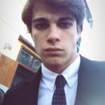 Lorenzo Zurzolo Instagram - La cravatta mi sta stretta 🙃