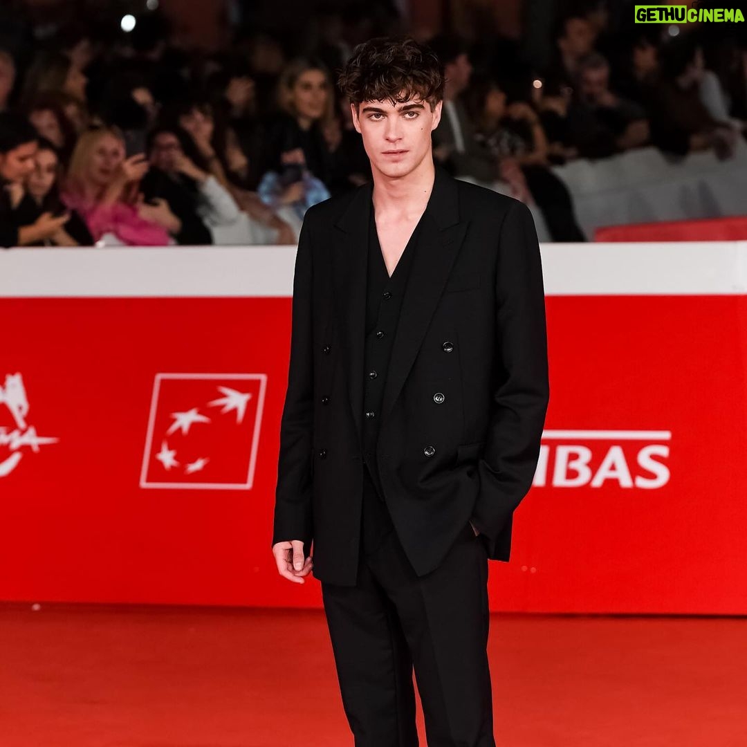 Lorenzo Zurzolo Instagram - “Diabolik - chi sei?” premiere by Manetti bros @romacinemafest Dal 30 novembre al cinema ! ❤️Grazie @01distribution @mompracemfilm @rai_cinema @mmanetti Total look: @gucci by @sabatods Special thanks to: @fabriziorossimarcelli @giannigallipress @fferretti3 @tizianasolito @marcopenna1974