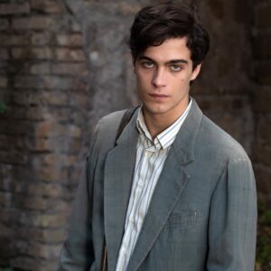 Lorenzo Zurzolo Instagram - Stasera su @rai1official esce l’ultima puntata de “La Storia” Sono orgoglioso e onorato di aver partecipato a questa bellissima serie. Grazie mille a @farchibugi per avermi dato questa possibilità e a @picomedia.official e @rai1official per averlo reso possibile ! Grazie a tutto il cast di attori straordinari che mi hanno insegnato molto e a tutta la troupe, siete stati dei compagni di viaggio fantastici! È stata una bellissima avventura. Ci vediamo stasera❤️ Grazie ! @farchibugi @fra.ncescopiccolo @giuliacalenda_ @i.lariamacchia @rai1official @picomedia.official @_francescozenga @asiaargento @b3tta @darioceruti