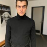 Lorenzo Zurzolo Instagram - “Diabolik Chi sei? “Ora al cinema! 🥷 Per me è stato un onore e una figata partecipare a questo film e interpretare il giovane diabolik, vi aspetto al cinema ! ❤️ Grazie @mmanetti bros @rai_cinema @mompracemfilm @01distribution e a tutto il cast @giacomo_gianniotti @mirimeo @monicabellucciofficiel @piergb @chiaramartegiani @carolcrasher @paolocalabresi @andreaa_arru @maxgazze @diabolikfilm @moviement_agenzia @fabriziorossimarcelli @fferretti3 @therumorsufficiostampa @giannigallipress
