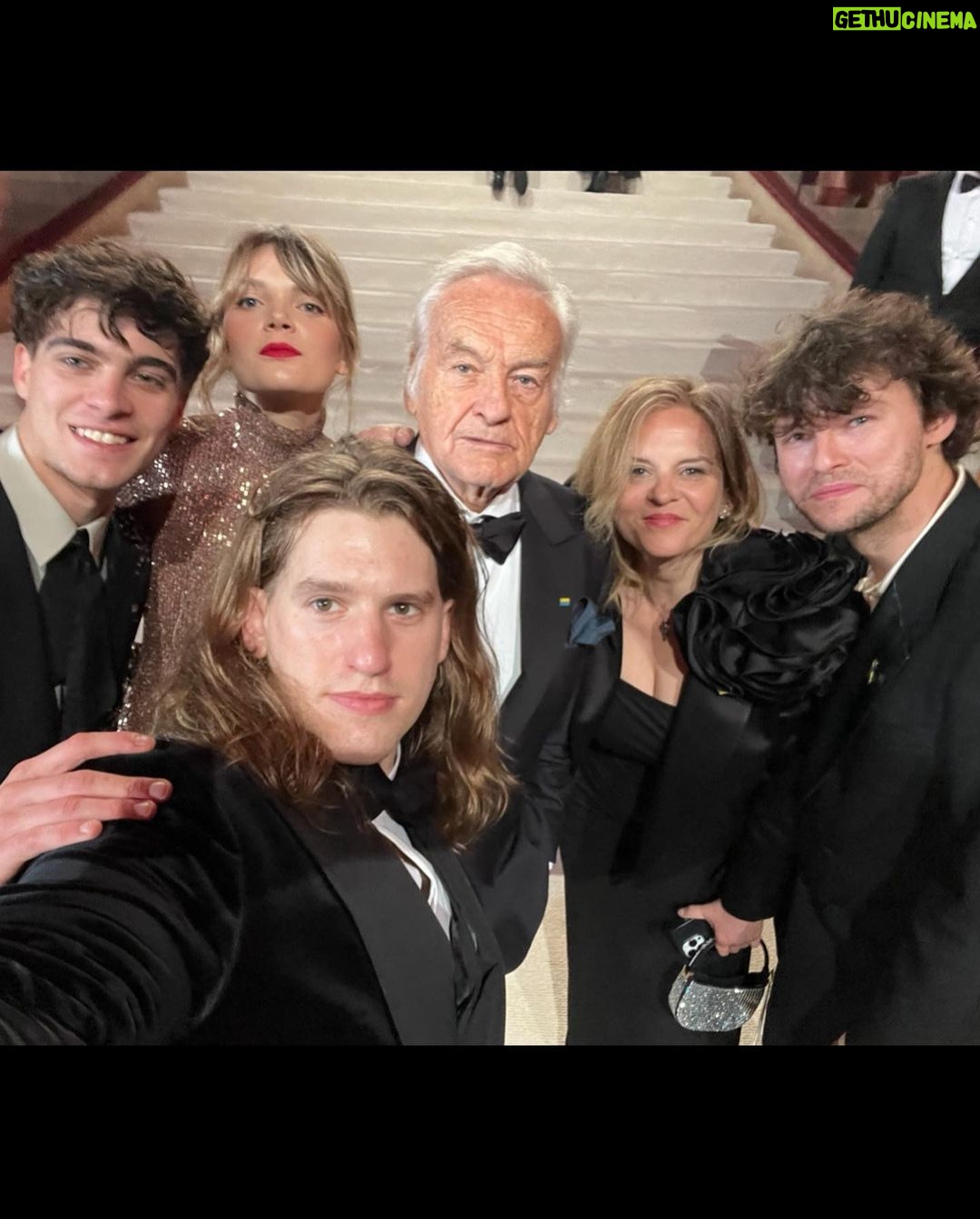 Lorenzo Zurzolo - 350.3K Likes - No words to describe the emotion I am feeling here at 95th Oscar night in Los Angeles as part of the cast of EO by the great Maestro Jerzy Skolimowski, nominated for Best International Feature Film. Best of luck to EO and all fingers crossed for tonight!!! 😬😬
Total look @gucci
Hair and make up @guccibeauty