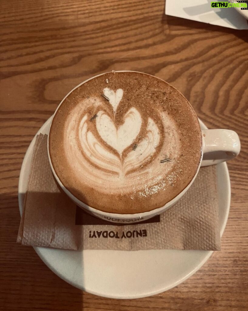 Losliya Mariyanesan Instagram - Coffee is a hug in a mug ☕️